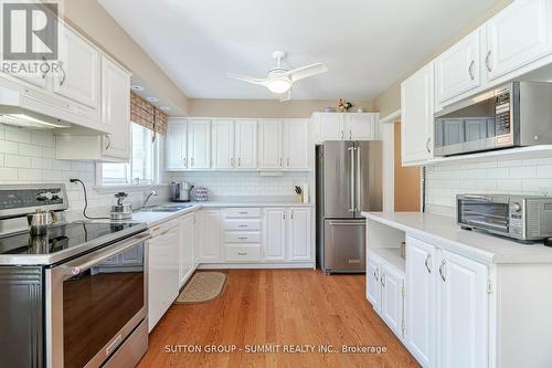 9 Pioneer Drive, Mississauga, ON - Indoor Photo Showing Kitchen With Upgraded Kitchen