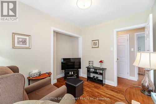 9 Pioneer Drive, Mississauga, ON - Indoor Photo Showing Living Room