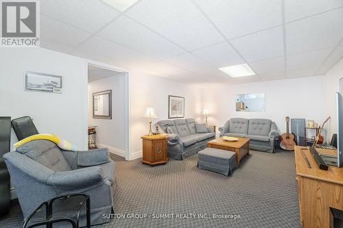 9 Pioneer Drive, Mississauga, ON - Indoor Photo Showing Living Room