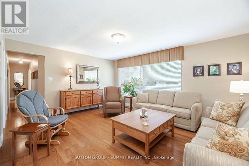 9 Pioneer Drive, Mississauga, ON - Indoor Photo Showing Living Room