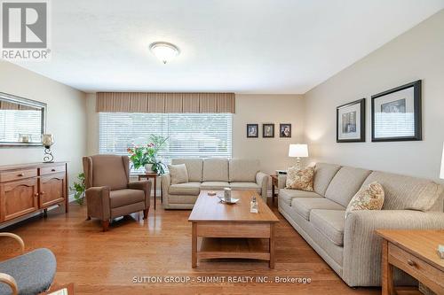 9 Pioneer Drive, Mississauga, ON - Indoor Photo Showing Living Room