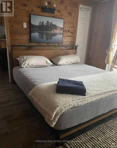 1040 Oak Road, Gravenhurst, ON - Indoor Photo Showing Bedroom