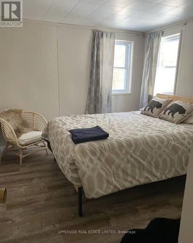 1040 Oak Road, Gravenhurst, ON - Indoor Photo Showing Bedroom