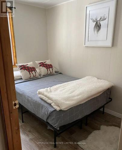 1040 Oak Road, Gravenhurst, ON - Indoor Photo Showing Bedroom