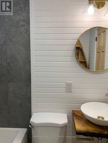 1040 Oak Road, Gravenhurst, ON - Indoor Photo Showing Bathroom