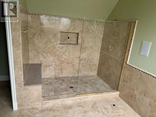 2391 26 Avenue Ne, Salmon Arm, BC - Indoor Photo Showing Bathroom