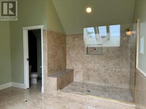 2391 26 Avenue Ne, Salmon Arm, BC - Indoor Photo Showing Bathroom