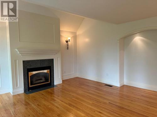 2391 26 Avenue Ne, Salmon Arm, BC - Indoor Photo Showing Living Room With Fireplace