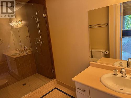 2391 26 Avenue Ne, Salmon Arm, BC - Indoor Photo Showing Bathroom