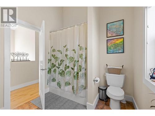 813 Birch Avenue, Kelowna, BC - Indoor Photo Showing Bathroom