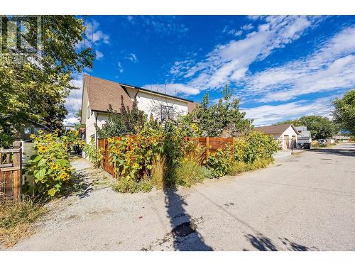 813 Birch Avenue, Kelowna, BC - Outdoor