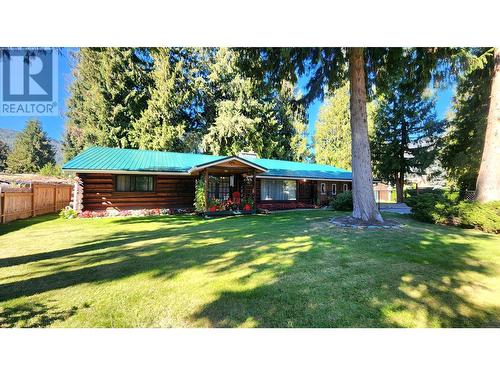 1006 Birch Avenue, Sicamous, BC - Outdoor