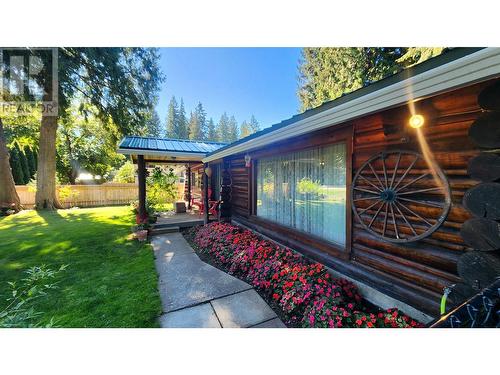 1006 Birch Avenue, Sicamous, BC - Outdoor