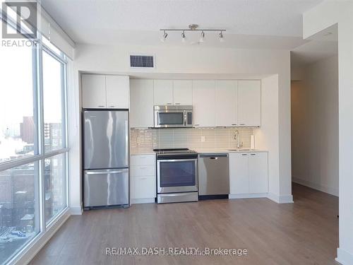 1208 - 30 Roehampton Avenue, Toronto, ON - Indoor Photo Showing Kitchen