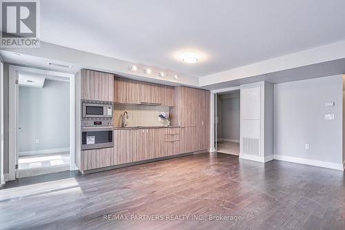 427 - 955 Bay Street, Toronto, ON - Indoor Photo Showing Kitchen