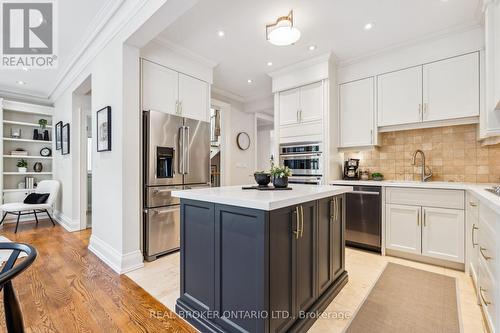 341 Broadway Avenue, Toronto, ON - Indoor Photo Showing Kitchen With Upgraded Kitchen