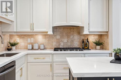 341 Broadway Avenue, Toronto, ON - Indoor Photo Showing Kitchen