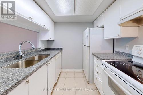 916 - 2550 Lawrence Avenue E, Toronto (Dorset Park), ON - Indoor Photo Showing Kitchen With Double Sink