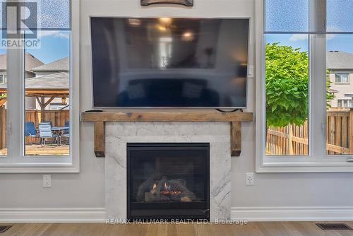 12 Deer Pass Road, East Gwillimbury, ON - Indoor Photo Showing Living Room With Fireplace