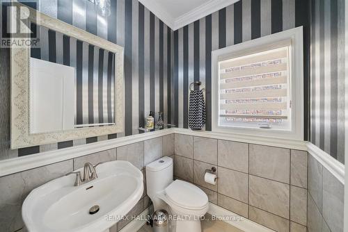 12 Deer Pass Road, East Gwillimbury (Sharon), ON - Indoor Photo Showing Bathroom