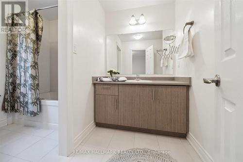 12 Deer Pass Road, East Gwillimbury (Sharon), ON - Indoor Photo Showing Bathroom