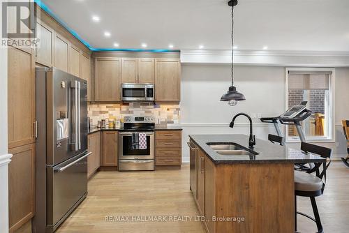 12 Deer Pass Road, East Gwillimbury (Sharon), ON - Indoor Photo Showing Kitchen With Double Sink With Upgraded Kitchen