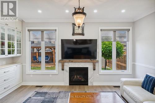 12 Deer Pass Road, East Gwillimbury (Sharon), ON - Indoor Photo Showing Living Room With Fireplace