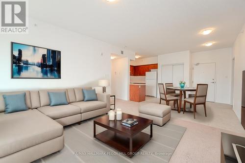 610 - 302 Essa Road, Barrie, ON - Indoor Photo Showing Living Room