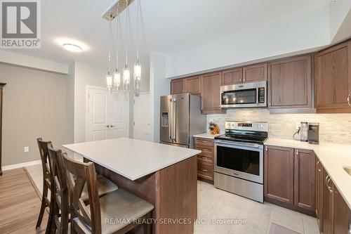 105 - 306 Essa Road, Barrie (Ardagh), ON - Indoor Photo Showing Kitchen With Stainless Steel Kitchen