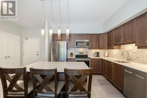 105 - 306 Essa Road, Barrie (Ardagh), ON - Indoor Photo Showing Kitchen With Stainless Steel Kitchen With Upgraded Kitchen