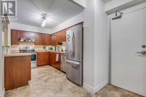 207 - 260 Davis Drive, Newmarket, ON - Indoor Photo Showing Kitchen