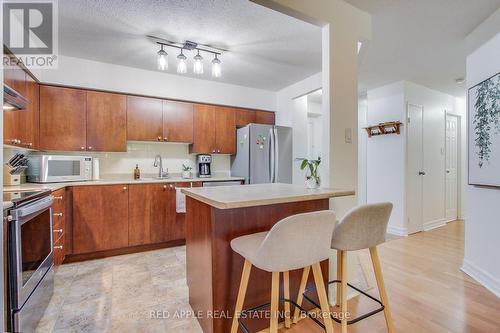 207 - 260 Davis Drive, Newmarket, ON - Indoor Photo Showing Kitchen