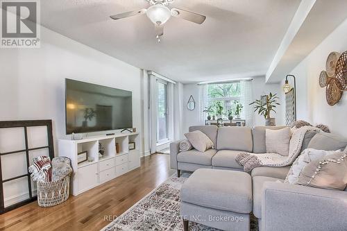 207 - 260 Davis Drive, Newmarket, ON - Indoor Photo Showing Living Room