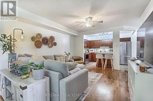 207 - 260 Davis Drive, Newmarket, ON - Indoor Photo Showing Living Room