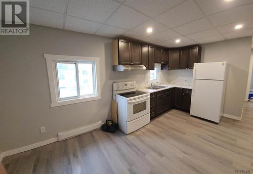 242 Cedar St S, Timmins, ON - Indoor Photo Showing Kitchen