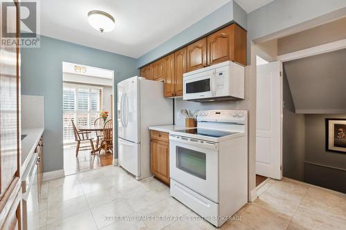 30 Oleander Crescent, Brampton (Heart Lake East), ON - Indoor Photo Showing Kitchen