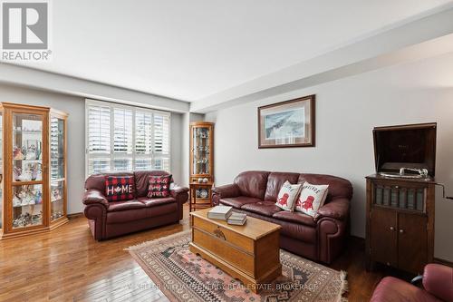 30 Oleander Crescent, Brampton (Heart Lake East), ON - Indoor Photo Showing Living Room