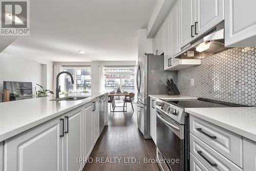 3 - 2481 Badger Crescent, Oakville (Glen Abbey), ON - Indoor Photo Showing Kitchen With Stainless Steel Kitchen With Upgraded Kitchen