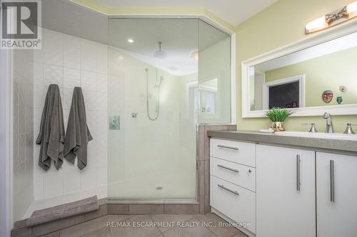 402 Patricia Drive, Burlington, ON - Indoor Photo Showing Bathroom