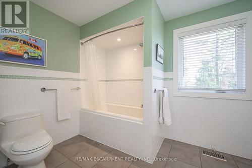 402 Patricia Drive, Burlington, ON - Indoor Photo Showing Bathroom