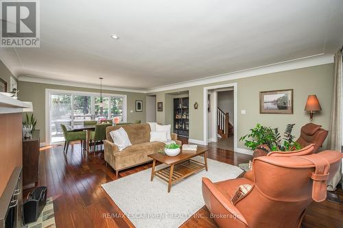 402 Patricia Drive, Burlington (Bayview), ON - Indoor Photo Showing Living Room