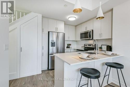 21 - 115 Long Branch Avenue, Toronto (Long Branch), ON - Indoor Photo Showing Kitchen With Stainless Steel Kitchen