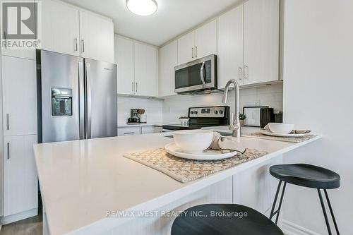 21 - 115 Long Branch Avenue, Toronto, ON - Indoor Photo Showing Kitchen With Stainless Steel Kitchen With Upgraded Kitchen