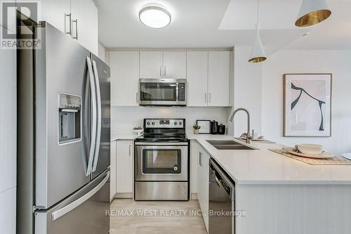 21 - 115 Long Branch Avenue, Toronto, ON - Indoor Photo Showing Kitchen With Stainless Steel Kitchen With Double Sink With Upgraded Kitchen