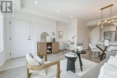 21 - 115 Long Branch Avenue, Toronto, ON - Indoor Photo Showing Living Room