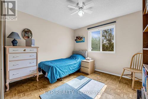 4218 Sunflower Drive, Mississauga (Erin Mills), ON - Indoor Photo Showing Bedroom