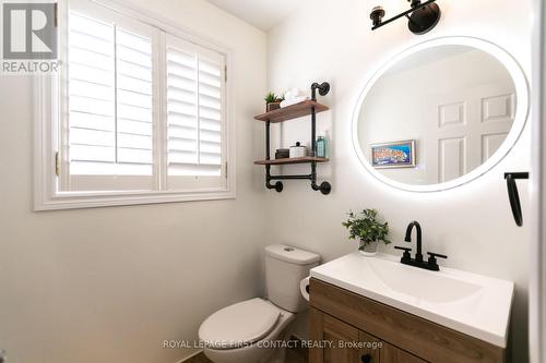 33 Logan Court, Barrie, ON - Indoor Photo Showing Bathroom