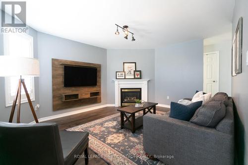 33 Logan Court, Barrie (Holly), ON - Indoor Photo Showing Living Room With Fireplace