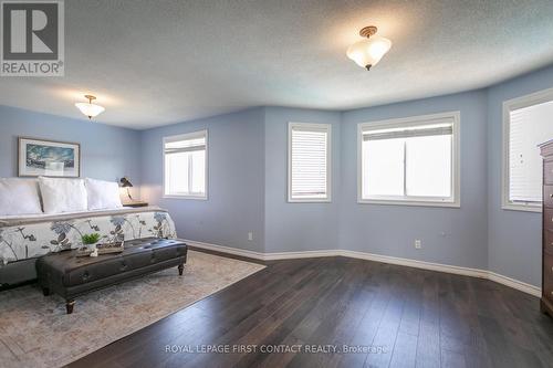 33 Logan Court, Barrie, ON - Indoor Photo Showing Bedroom