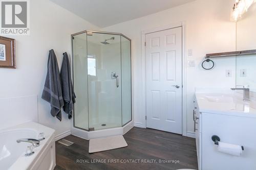 33 Logan Court, Barrie, ON - Indoor Photo Showing Bathroom